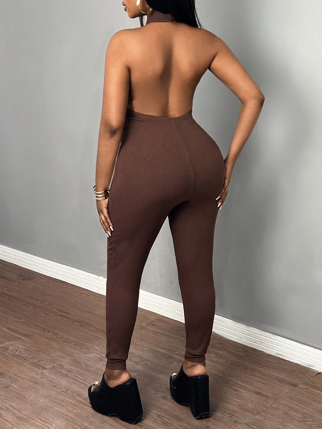 Plus Size Elegant & Casual & Sporty Slim-Fit Clean Brown Neck-Hanging Jumpsuit, Backless, Skinny Pants, Textured Pitted Stripe Fabric, Women's 9/10 Length Rompers, Spring/Summer - E